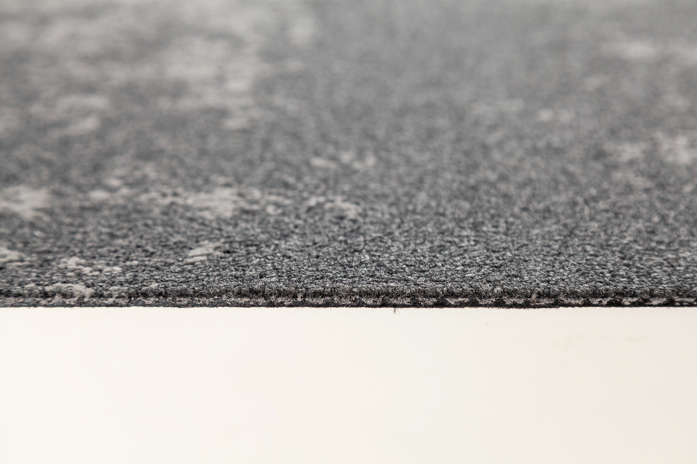 Ковровая плитка Associated Weavers Macro Tile цвет 94 Cloud Break 500×500×6